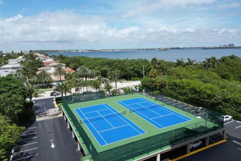 Condo in Riviera Beach, Florida, 2 bedrooms № 2245677 - photo 7