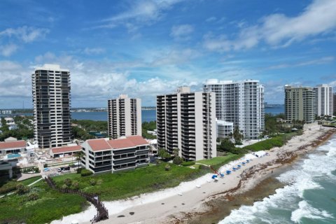 Condo in Riviera Beach, Florida, 2 bedrooms № 2245677 - photo 3