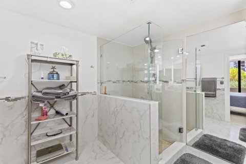 Condo in Riviera Beach, Florida, 2 bedrooms № 2245677 - photo 10