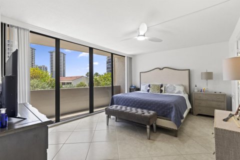 Condo in Riviera Beach, Florida, 2 bedrooms № 2245677 - photo 16