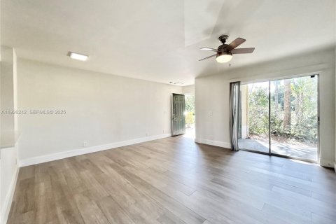 Condominio en alquiler en Boca Raton, Florida, 42.08 m2 № 1984544 - foto 2