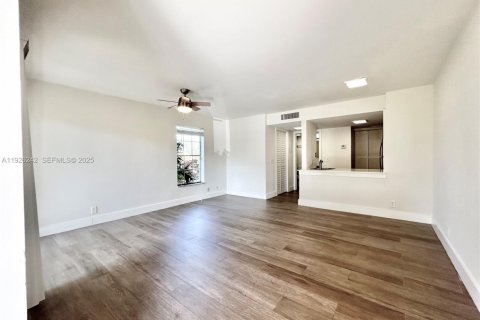 Condominio en alquiler en Boca Raton, Florida, 42.08 m2 № 1984544 - foto 1