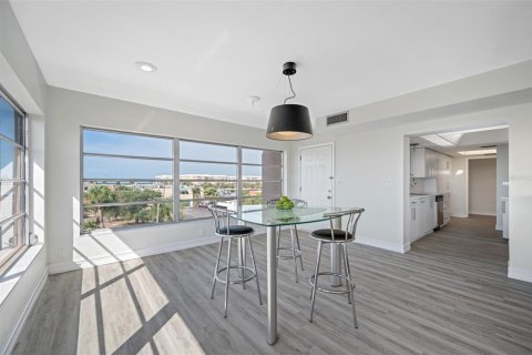 Condo in Saint Pete Beach, Florida, 2 bedrooms  № 2215357 - photo 8