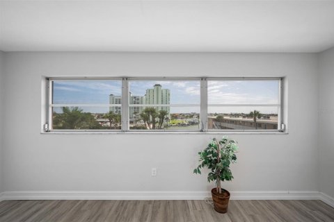 Condo in Saint Pete Beach, Florida, 2 bedrooms  № 2215357 - photo 25