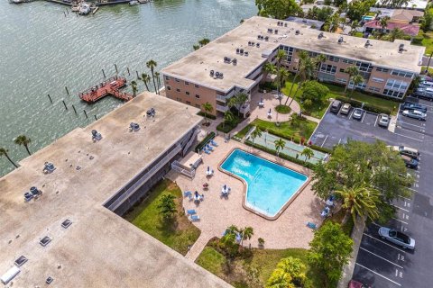 Condo in Saint Pete Beach, Florida, 2 bedrooms № 2215357