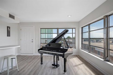 Condo in Saint Pete Beach, Florida, 2 bedrooms  № 2215357 - photo 15
