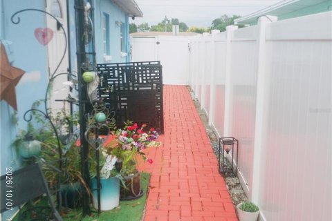 Villa ou maison à vendre à Tampa, Floride: 2 chambres, 123.93 m2 № 2408899 - photo 6