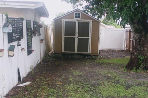 Villa ou maison à vendre à Tampa, Floride: 2 chambres, 123.93 m2 № 2408899 - photo 10