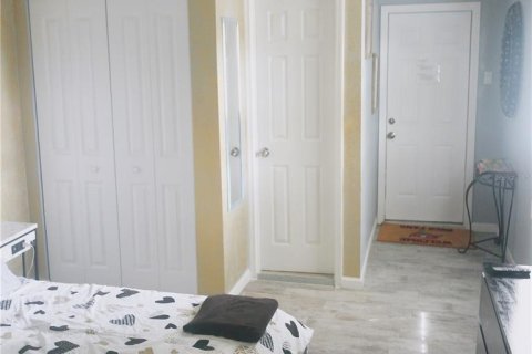 Villa ou maison à vendre à Tampa, Floride: 2 chambres, 123.93 m2 № 2408899 - photo 24