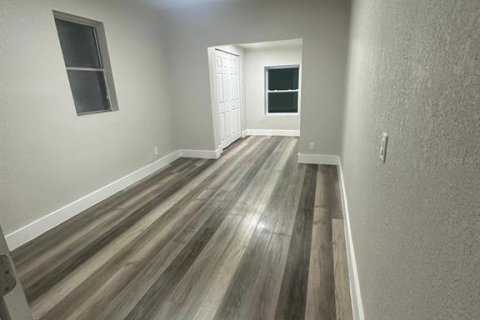Propiedad comercial en venta en Jacksonville, Florida, 7 dormitorios, 281.77 m2 № 2093667 - foto 6