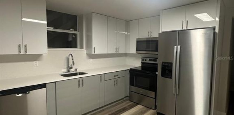 Propiedad comercial en Jacksonville, Florida 7 dormitorios, 281.77 m2 № 2093667