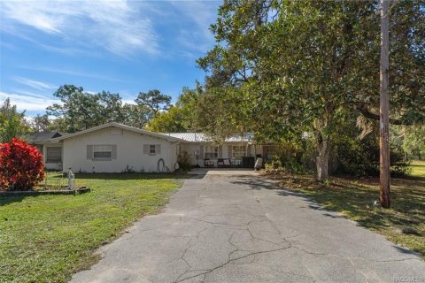 Casa en Floral City, Florida 3 dormitorios, 200.58 m2 № 2222538