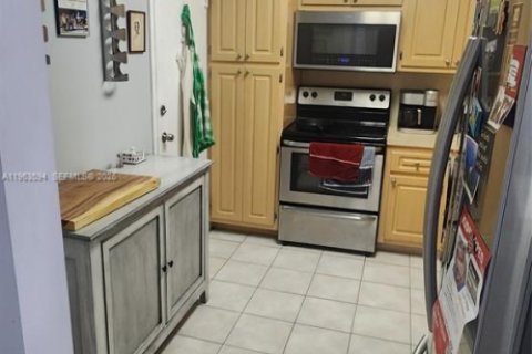 Condominio en venta en Hallandale Beach, Florida, 1 dormitorio, 80.82 m2 № 2030331 - foto 27