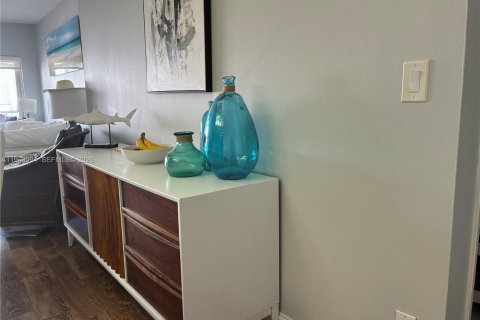 Condominio en venta en Hallandale Beach, Florida, 1 dormitorio, 80.82 m2 № 2030331 - foto 13
