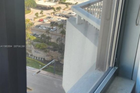 Condominio en venta en Hallandale Beach, Florida, 1 dormitorio, 80.82 m2 № 2030331 - foto 15