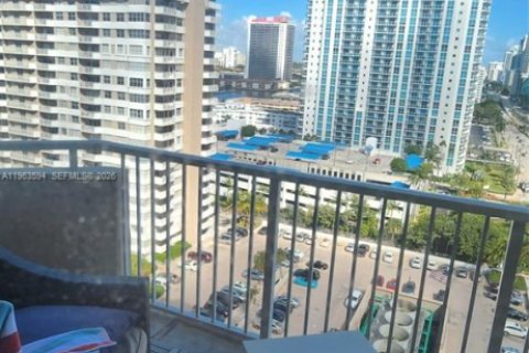 Condominio en venta en Hallandale Beach, Florida, 1 dormitorio, 80.82 m2 № 2030331 - foto 24