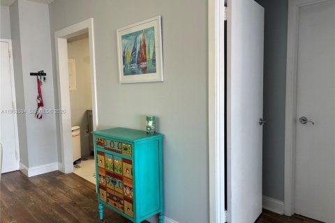 Condominio en venta en Hallandale Beach, Florida, 1 dormitorio, 80.82 m2 № 2030331 - foto 8