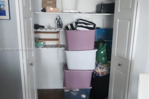 Condominio en venta en Hallandale Beach, Florida, 1 dormitorio, 80.82 m2 № 2030331 - foto 29