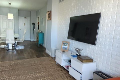 Condominio en venta en Hallandale Beach, Florida, 1 dormitorio, 80.82 m2 № 2030331 - foto 11