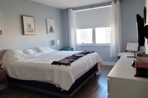 Condominio en venta en Hallandale Beach, Florida, 1 dormitorio, 80.82 m2 № 2030331 - foto 17