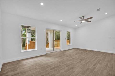 Villa ou maison à louer à Orange City, Floride: 3 chambres, 135.17 m2 № 2096035 - photo 9