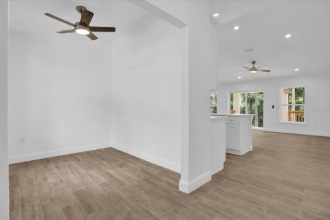 Villa ou maison à louer à Orange City, Floride: 3 chambres, 135.17 m2 № 2096035 - photo 2