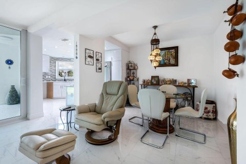 Купить кондоминиум в Лейк-Уорт, Флорида 3 комнаты, 102.47м2, № 2086240 - фото 3