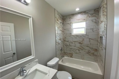 Propiedad comercial en venta en Lehigh Acres, Florida № 2069691 - foto 6