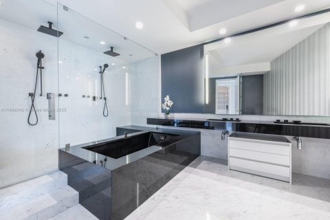 Condominio en venta en Sunny Isles Beach, Florida, 3 dormitorios, 294.59 m2 № 2019130 - foto 21