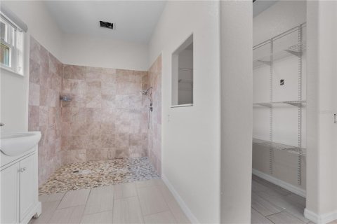 House in Clermont, Florida 5 bedrooms, 249.16 sq.m. № 1831379 - photo 22