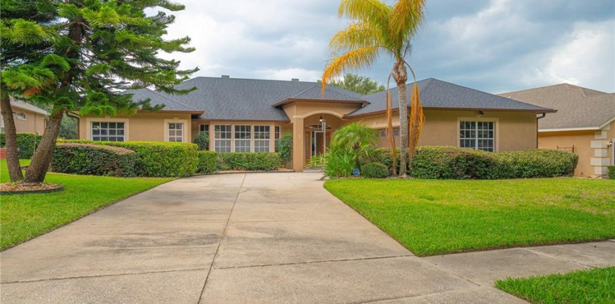 House in Clermont, Florida 5 bedrooms, 249.16 sq.m. № 1831379