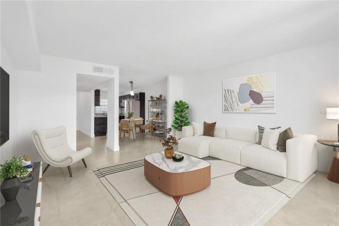 Townhouse in Saint Petersburg, Florida 2 bedrooms, 106.37 sq.m. № 1870289 - photo 6