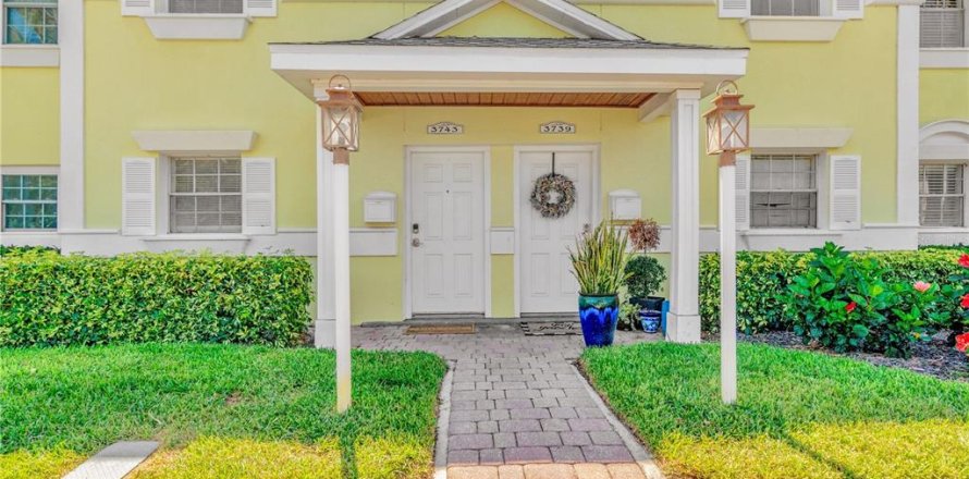 Townhouse in Saint Petersburg, Florida 2 bedrooms, 106.37 sq.m. № 1870289