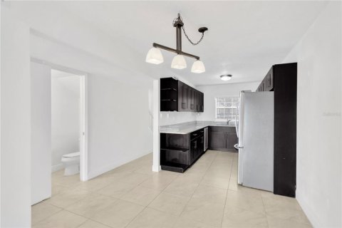 Townhouse in Saint Petersburg, Florida 2 bedrooms, 106.37 sq.m. № 1870289 - photo 17