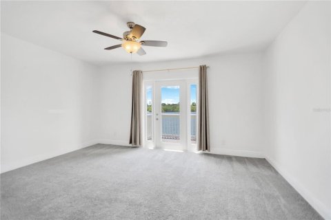 Townhouse in Saint Petersburg, Florida 2 bedrooms, 106.37 sq.m. № 1870289 - photo 26