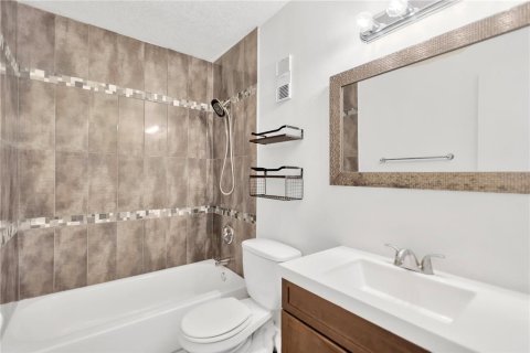 Townhouse in Saint Petersburg, Florida 2 bedrooms, 106.37 sq.m. № 1870289 - photo 30