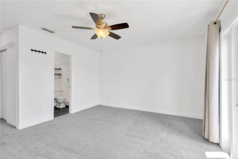 Townhouse in Saint Petersburg, Florida 2 bedrooms, 106.37 sq.m. № 1870289 - photo 24