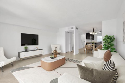 Townhouse in Saint Petersburg, Florida 2 bedrooms, 106.37 sq.m. № 1870289 - photo 8