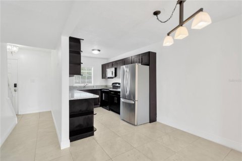 Townhouse in Saint Petersburg, Florida 2 bedrooms, 106.37 sq.m. № 1870289 - photo 16