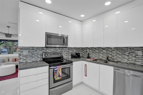 Villa ou maison à vendre à Fort Lauderdale, Floride: 2 chambres, 89.65 m2 № 2085368 - photo 16