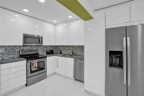 Villa ou maison à vendre à Fort Lauderdale, Floride: 2 chambres, 89.65 m2 № 2085368 - photo 15