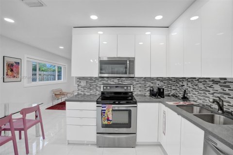 Villa ou maison à vendre à Fort Lauderdale, Floride: 2 chambres, 89.65 m2 № 2085368 - photo 14