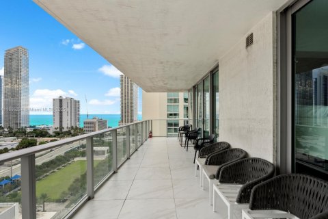 Купить кондоминиум в Санни-Айлс-Бич, Флорида 3 спальни, 175.77м2, № 2017652 - фото 29
