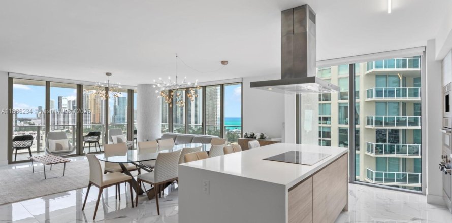 Кондоминиум с 3 спальнями в Санни-Айлс-Бич, Флорида № 2017652