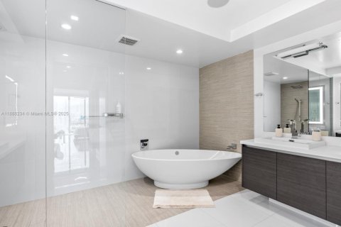 Купить кондоминиум в Санни-Айлс-Бич, Флорида 3 спальни, 175.77м2, № 2017652 - фото 17