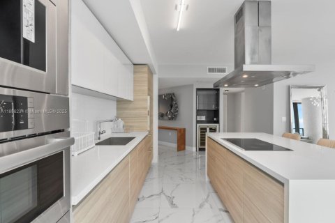 Купить кондоминиум в Санни-Айлс-Бич, Флорида 3 спальни, 175.77м2, № 2017652 - фото 11