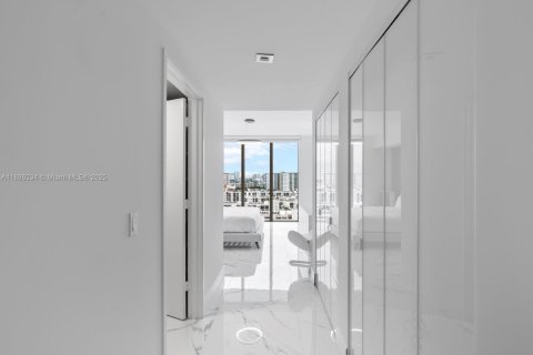 Купить кондоминиум в Санни-Айлс-Бич, Флорида 3 спальни, 175.77м2, № 2017652 - фото 12