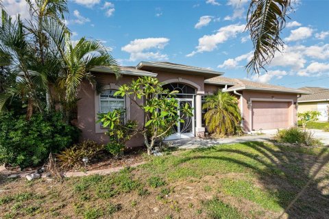 House in North Port, Florida 3 bedrooms, 167.6 sq.m. № 1774654 - photo 2