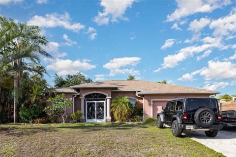 House in North Port, Florida 3 bedrooms, 167.6 sq.m. № 1774654 - photo 1