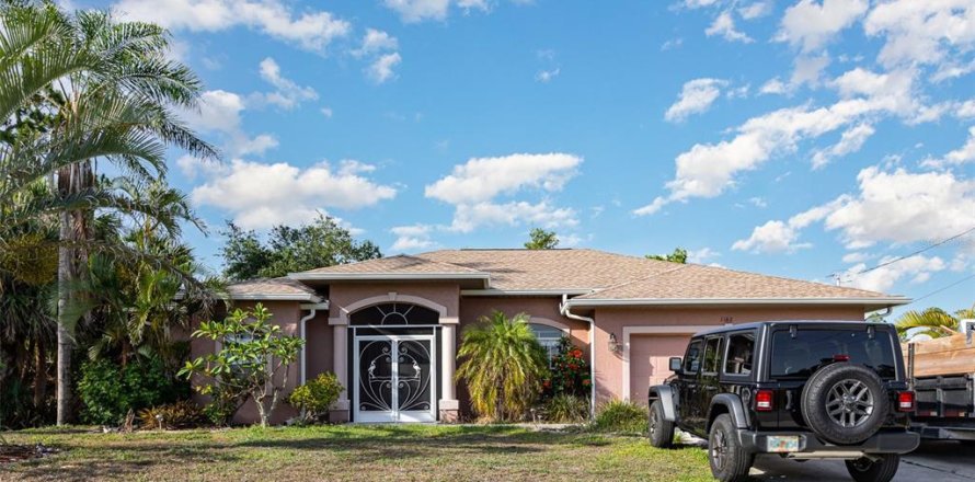 House in North Port, Florida 3 bedrooms, 167.6 sq.m. № 1774654